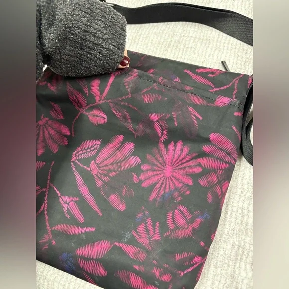 Tumi Voyageur Pink Black Abstract Nylon Crossbody Bag Adjustable Strap Travel - Picture 5 of 7
